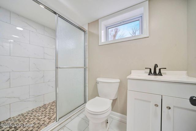 2220 Auburn Dr, Louisville, KY 40216