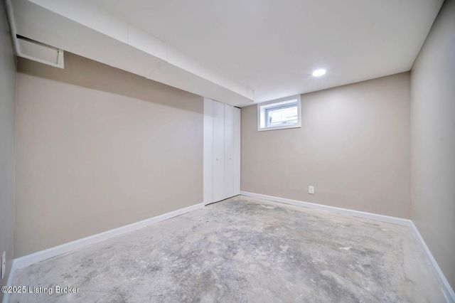 2220 Auburn Dr, Louisville, KY 40216