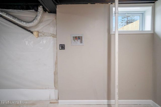 2220 Auburn Dr, Louisville, KY 40216