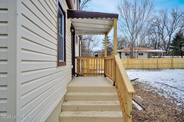 2220 Auburn Dr, Louisville, KY 40216