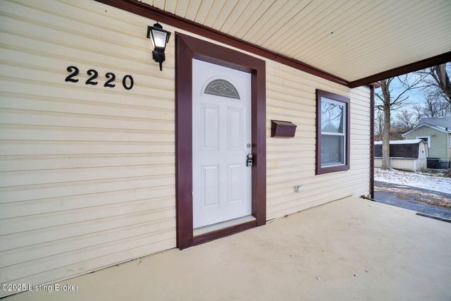 2220 Auburn Dr, Louisville, KY 40216