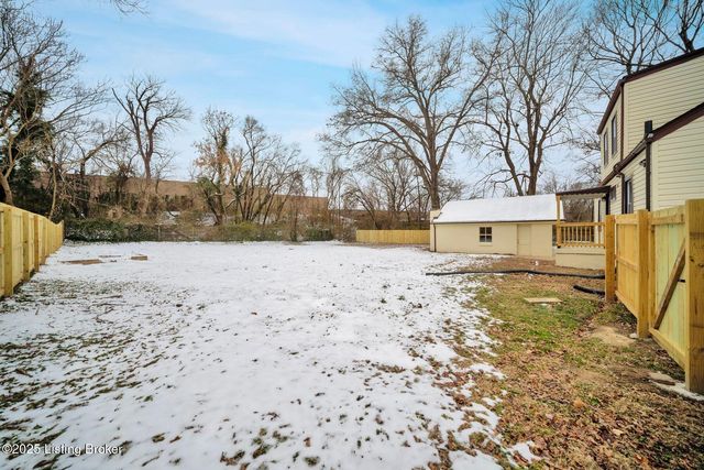 2220 Auburn Dr, Louisville, KY 40216