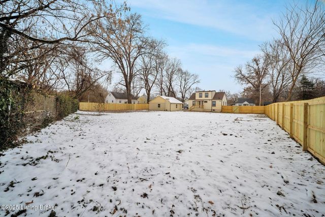 2220 Auburn Dr, Louisville, KY 40216