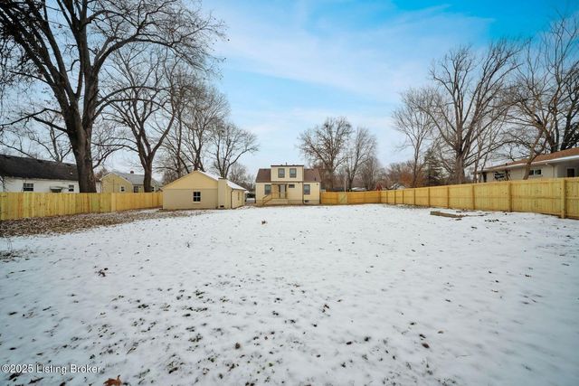 2220 Auburn Dr, Louisville, KY 40216