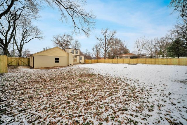 2220 Auburn Dr, Louisville, KY 40216