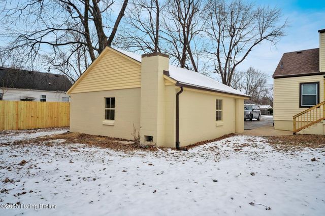 2220 Auburn Dr, Louisville, KY 40216