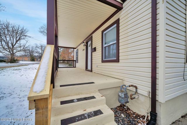 2220 Auburn Dr, Louisville, KY 40216