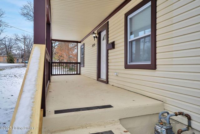 2220 Auburn Dr, Louisville, KY 40216