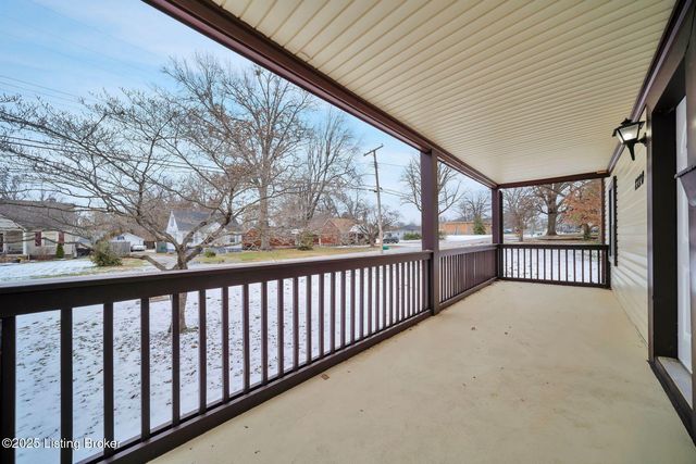 2220 Auburn Dr, Louisville, KY 40216