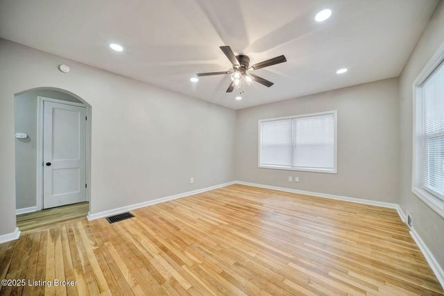 2220 Auburn Dr, Louisville, KY 40216