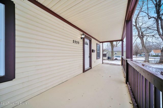 2220 Auburn Dr, Louisville, KY 40216