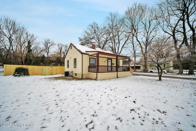 2220 Auburn Dr, Louisville, KY 40216