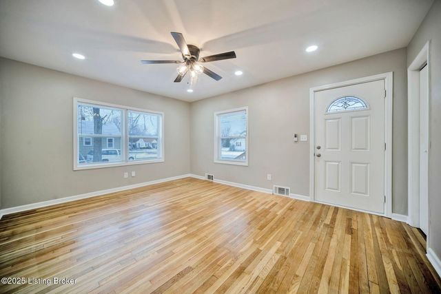 2220 Auburn Dr, Louisville, KY 40216