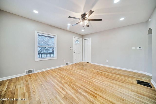 2220 Auburn Dr, Louisville, KY 40216