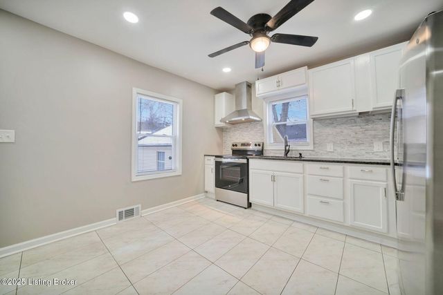 2220 Auburn Dr, Louisville, KY 40216