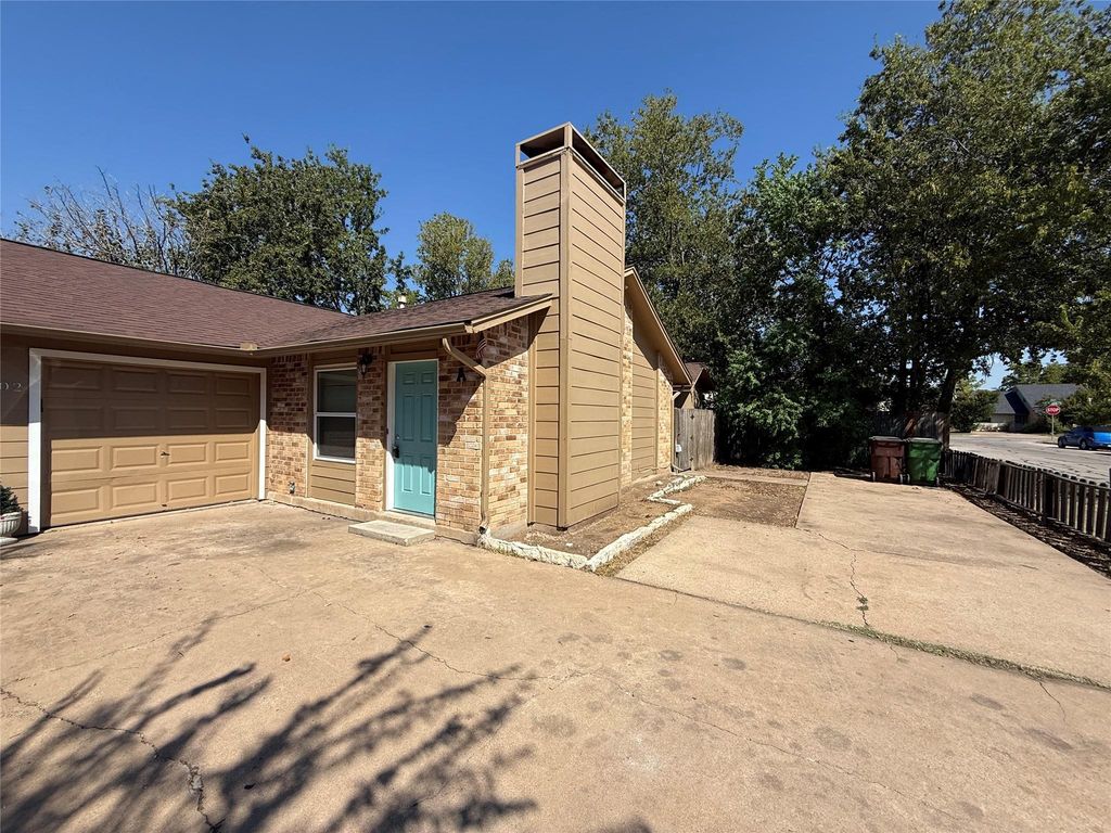 1402 Westcott DR A, Round Rock, TX 78664