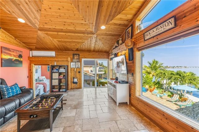 2905 SE 22nd PL, Cape Coral, FL 33904