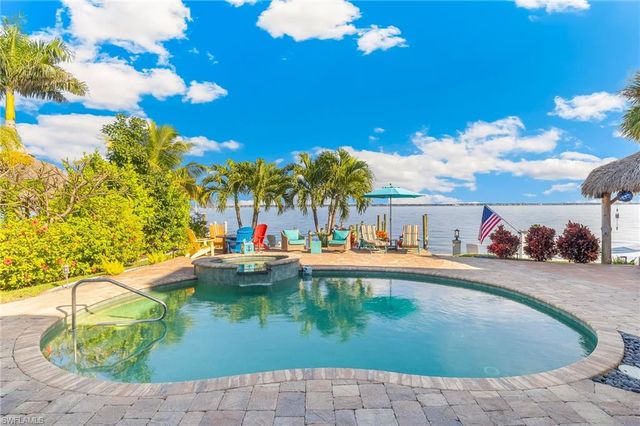 2905 SE 22nd PL, Cape Coral, FL 33904