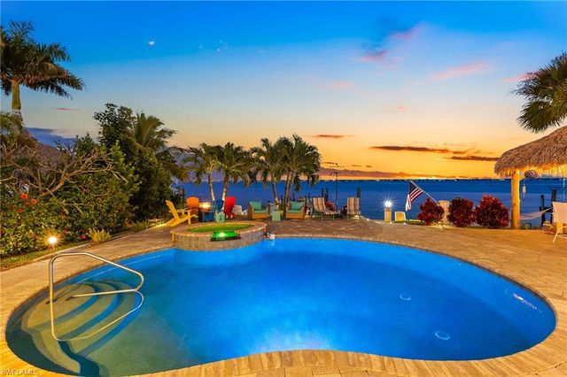 2905 SE 22nd PL, Cape Coral, FL 33904