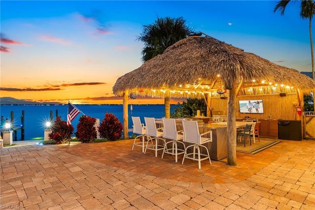 2905 SE 22nd PL, Cape Coral, FL 33904