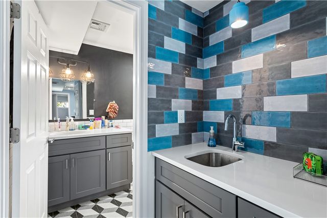 4 James Street, Middletown, RI 02842