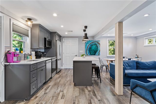 4 James Street, Middletown, RI 02842