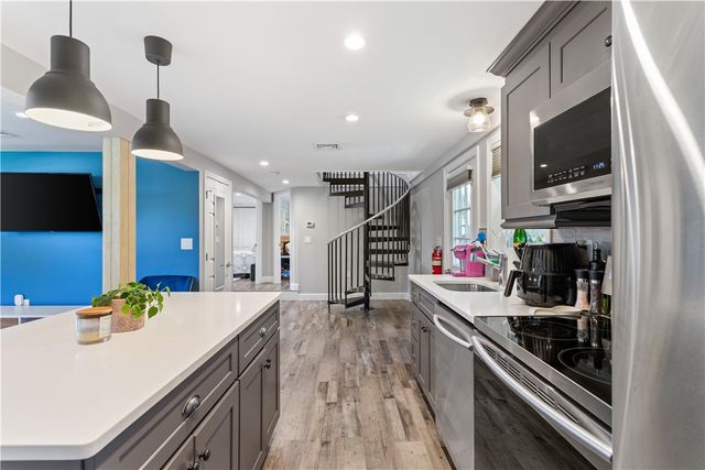 4 James Street, Middletown, RI 02842