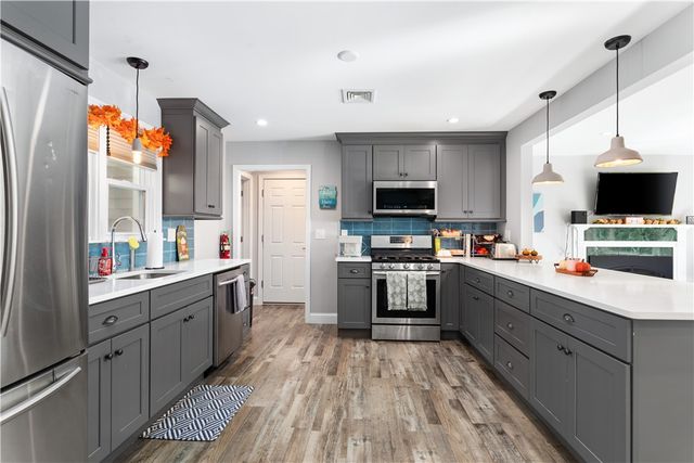 4 James Street, Middletown, RI 02842