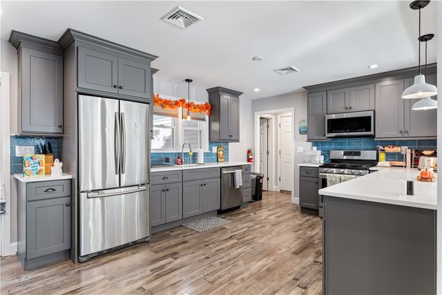 4 James Street, Middletown, RI 02842