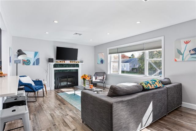 4 James Street, Middletown, RI 02842