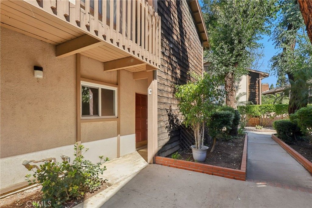 Image 2 of property listing at 1068 Cabrillo Park Drive C, Santa Ana, CA 92701