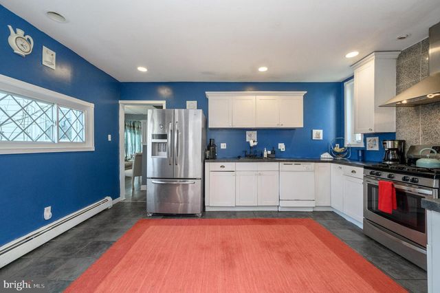 39 E 2ND AVE, Runnemede, NJ 08078