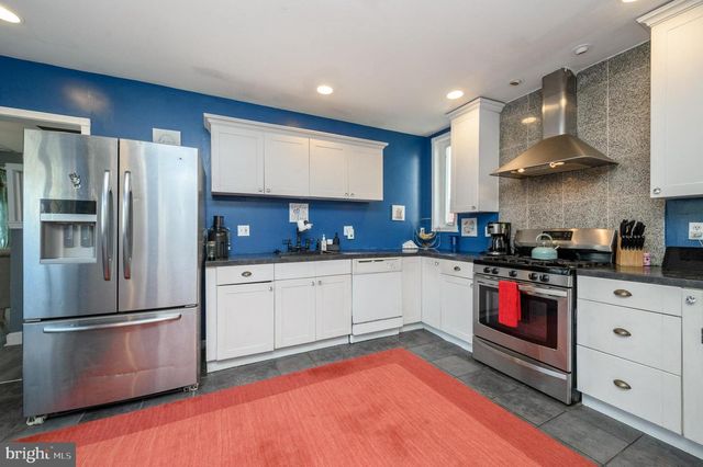 39 E 2ND AVE, Runnemede, NJ 08078