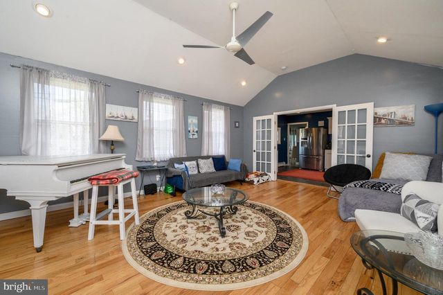 39 E 2ND AVE, Runnemede, NJ 08078