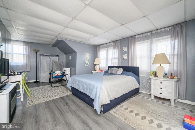 39 E 2ND AVE, Runnemede, NJ 08078