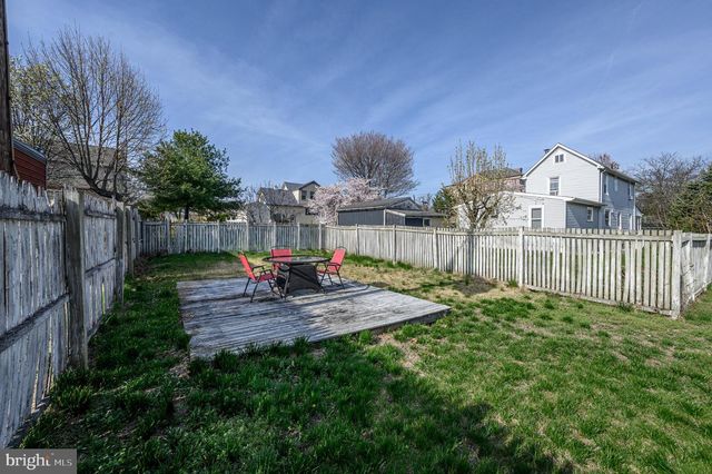 39 E 2ND AVE, Runnemede, NJ 08078