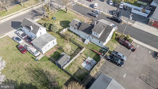 39 E 2ND AVE, Runnemede, NJ 08078