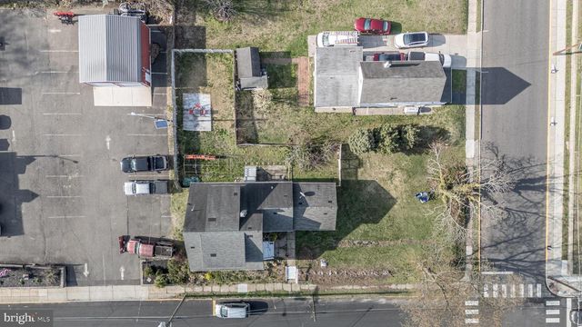 39 E 2ND AVE, Runnemede, NJ 08078