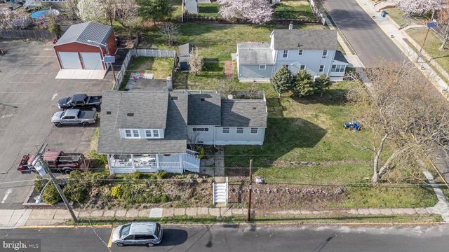 39 E 2ND AVE, Runnemede, NJ 08078