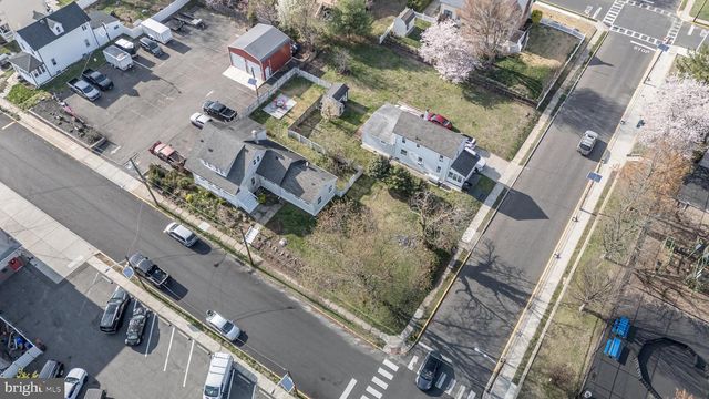 39 E 2ND AVE, Runnemede, NJ 08078