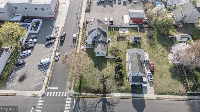 39 E 2ND AVE, Runnemede, NJ 08078