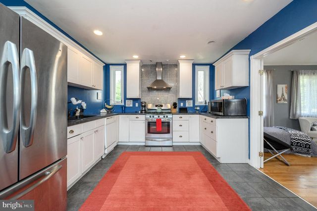 39 E 2ND AVE, Runnemede, NJ 08078