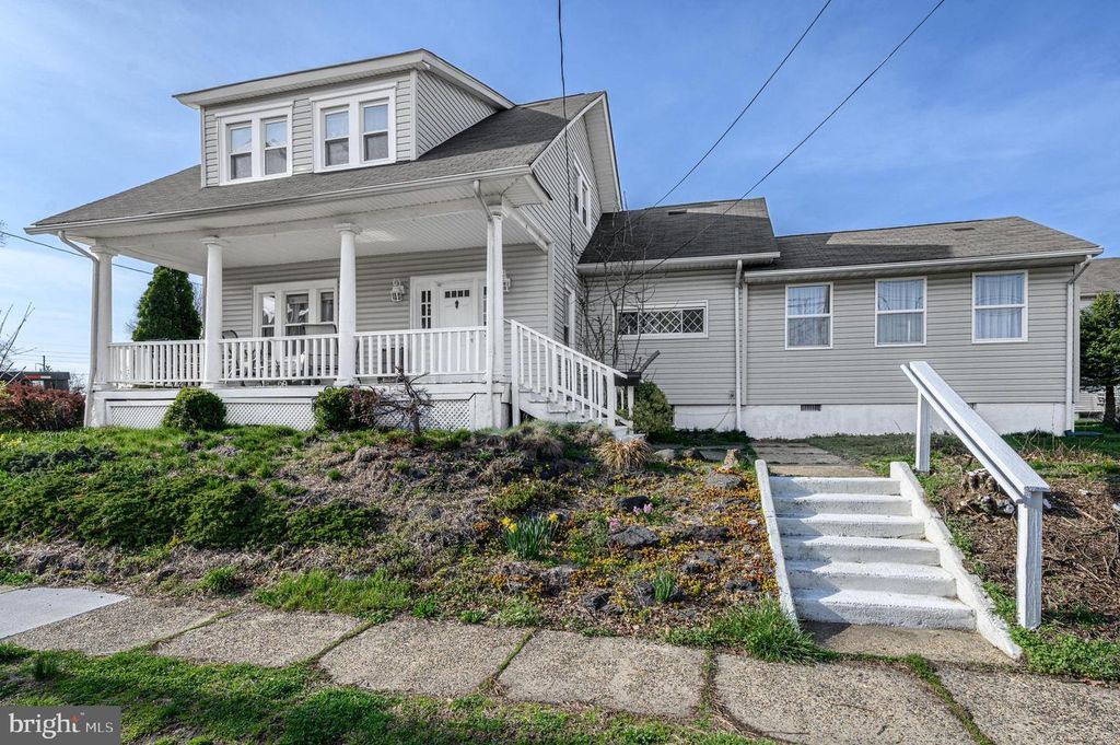 39 E 2ND AVE, Runnemede, NJ 08078