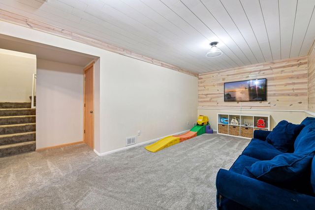 1405 Field Creek Circle, Victoria, MN 55386