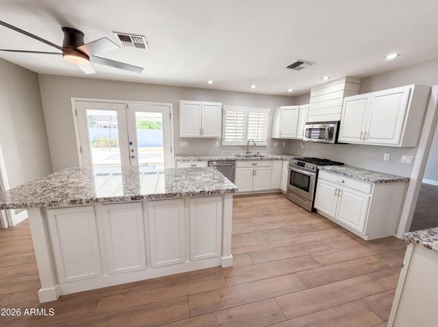 830 N ALMOND Circle, Mesa, AZ 85213