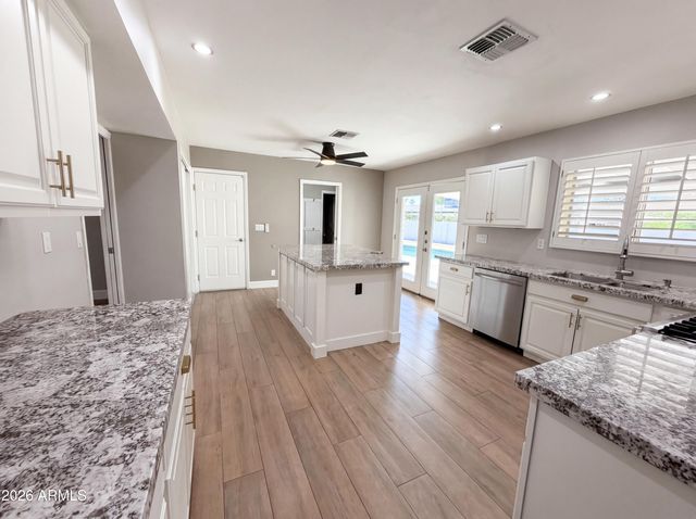 830 N ALMOND Circle, Mesa, AZ 85213
