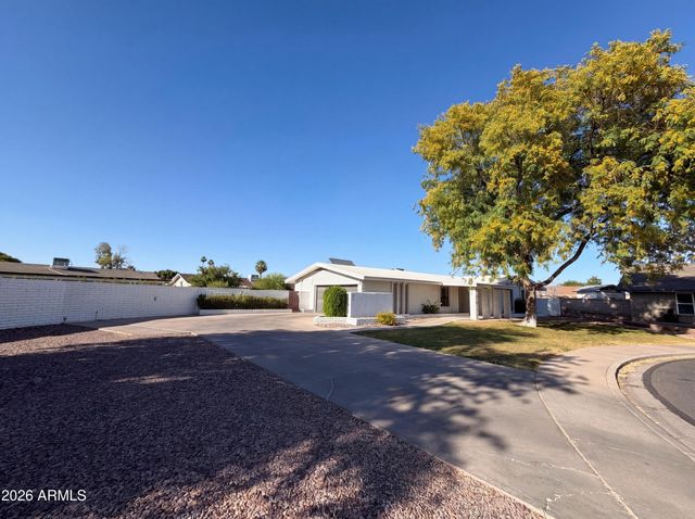 830 N ALMOND Circle, Mesa, AZ 85213