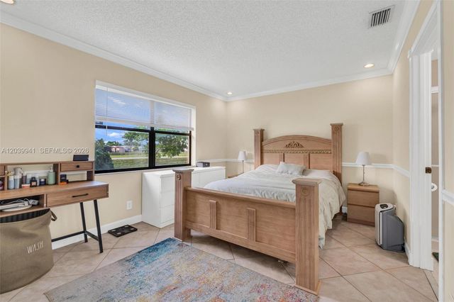 6633 N Parkway Dr 5-7, Margate, FL 33068