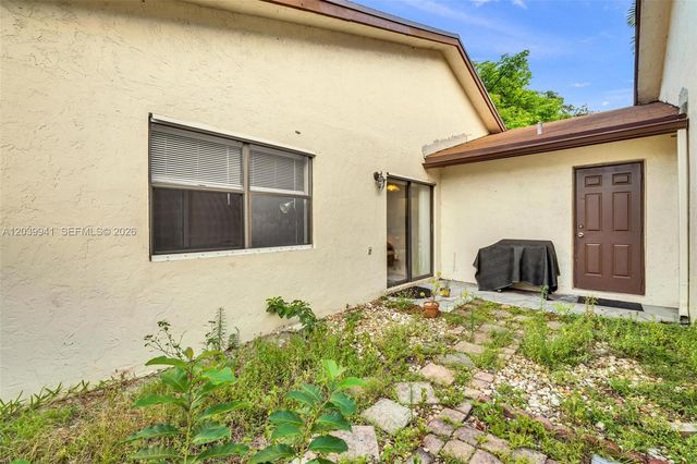 6633 N Parkway Dr 5-7, Margate, FL 33068