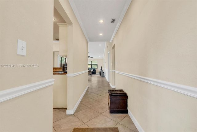 6633 N Parkway Dr 5-7, Margate, FL 33068